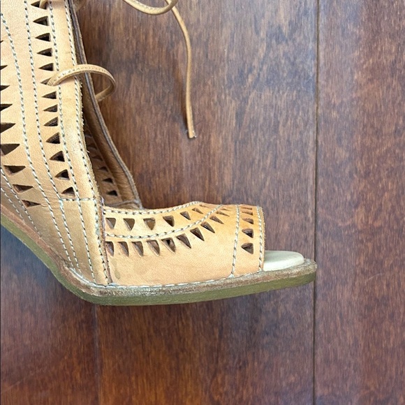 Jeffrey Campbell Stylish Cordillo Lace-Up Mule Tan Peep-Toe Heel, Size 5 - Picture 9 of 15